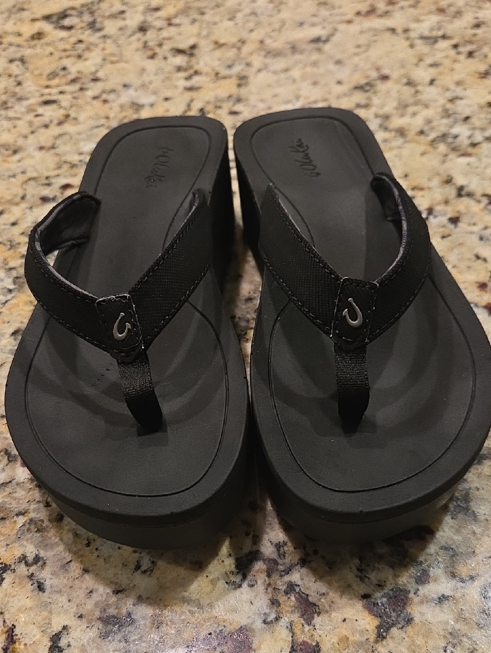 OluKai Pi'O Lua Platform Black Women's Platform Flip Flop Sandals Size 6 Women.